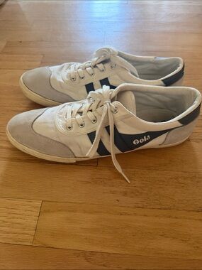 Gola Men’s White and charcoal Low-Top badminton Sneakers